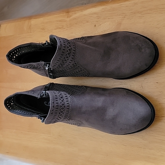 Unworn American Rag ankle boots - Picture 3 of 6